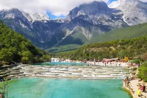 Bạch Thủy Hà - Hồ Trắng Ẩn Mình Dưới Núi Tuyết