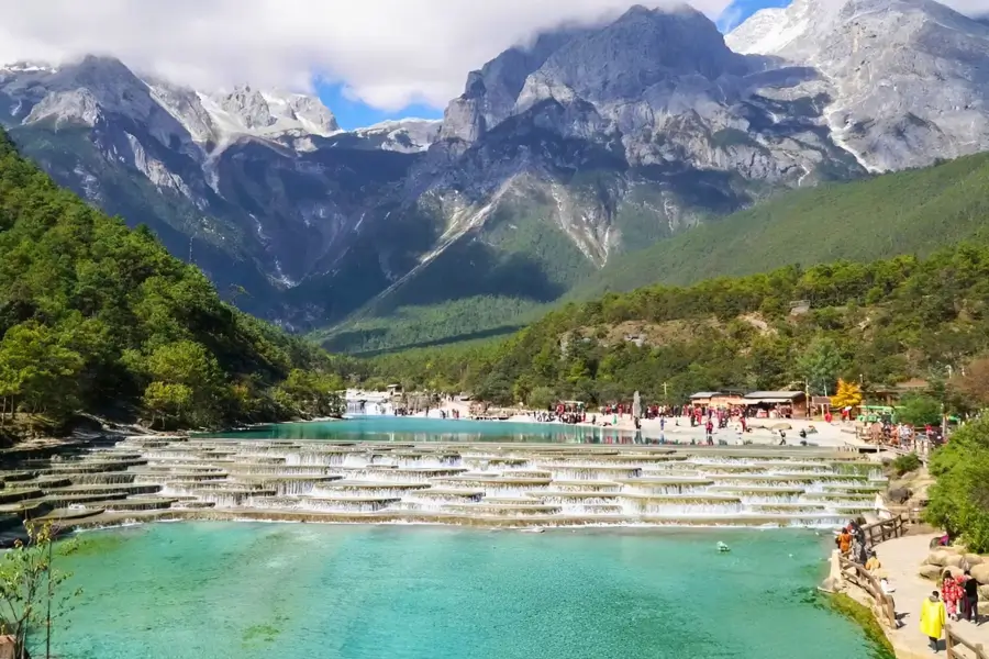 Bạch Thủy Hà - Hồ Trắng Ẩn Mình Dưới Núi Tuyết Bạch Thủy Hà - Hồ Trắng Ẩn Mình Dưới Núi Tuyết