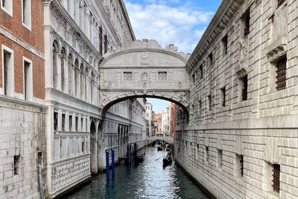 Bridge of Sighs - Biểu tượng của Venice