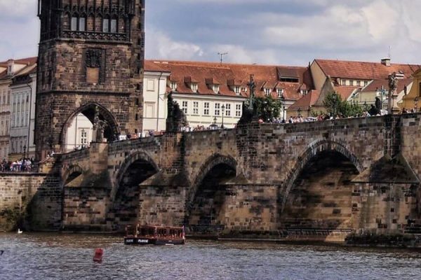 Charles Bridge - Điểm đến ấn tượng du lịch Châu Âu