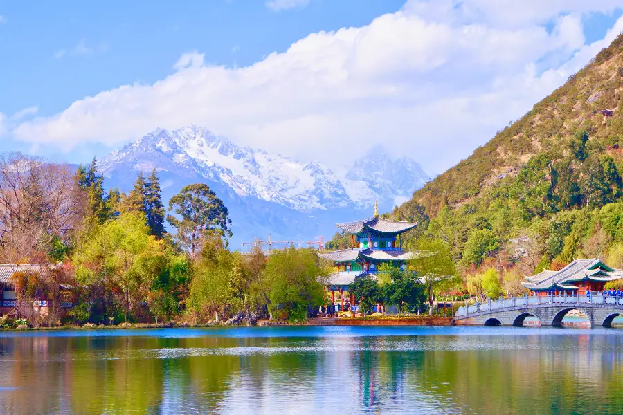 Công Viên Hắc Long Đàm - bức tranh thiên nhiên của Lệ Giang Công Viên Hắc Long Đàm - bức tranh thiên nhiên của Lệ Giang