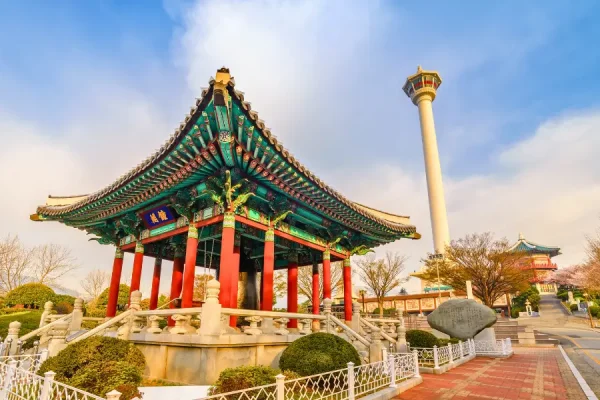 Công viên Yongdusan Park – Viên ngọc xanh tươi giữa lòng Busan