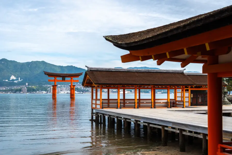 Đền Itsukushima (Hiroshima) – Cổng Torii Trên Mặt Biển