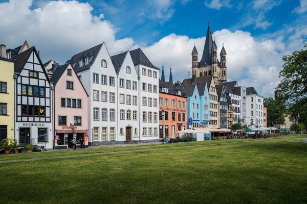 Du lịch Châu Âu Phố cổ Cologne Hà Lan