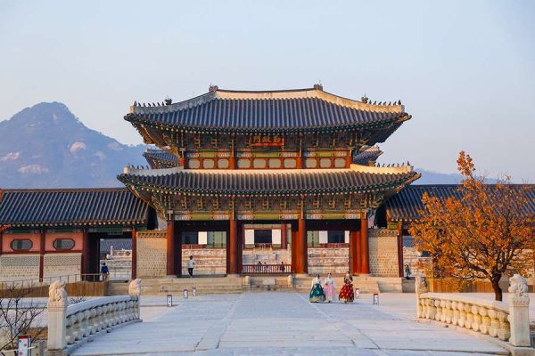 Du lịch Hàn Quốc khám phá cung điện Gyeongbokgung