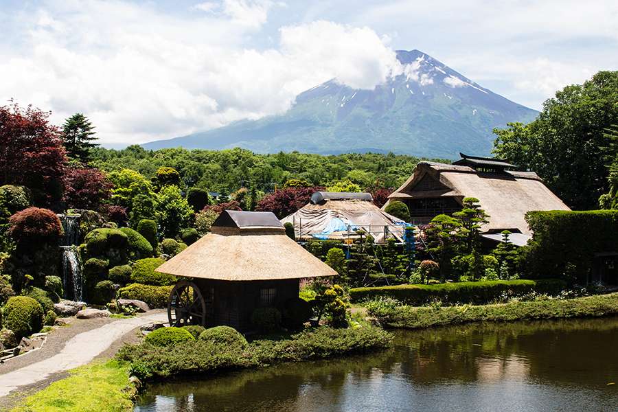 Du lịch Nhật Bản thăm Làng cổ Oshino Hakkai