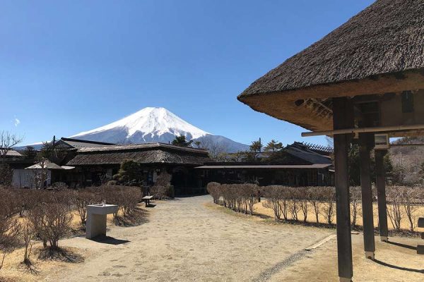 Du lịch Nhật bản tham quan làng cổ Oshino Hakkai