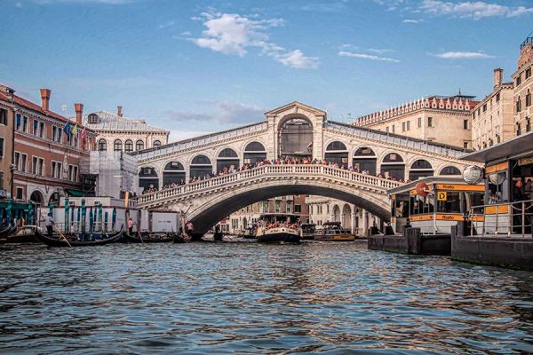 Du lịch Ý Cầu Ponte di Rialto