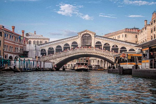 Du lịch Ý Cầu Ponte di Rialto