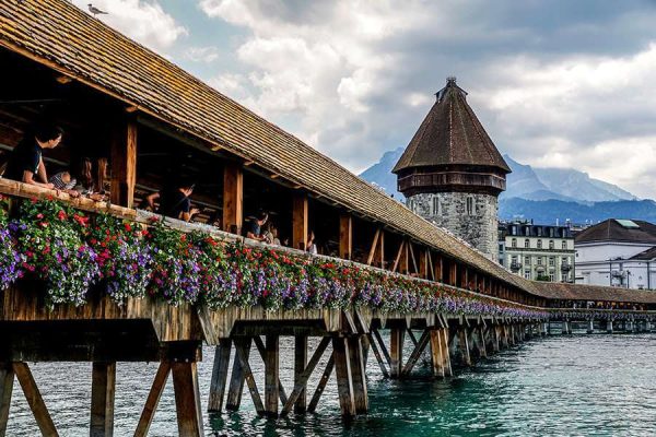 Du lịch châu âu ghé thăm hồ Lucerne Thụy sĩ