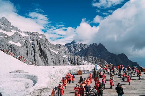 Du lịch khám phá khu núi tuyết Ngọc Long tại Trung Quốc