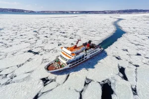 Du thuyền khám phá băng trôi Hokkaido Nhật Bản