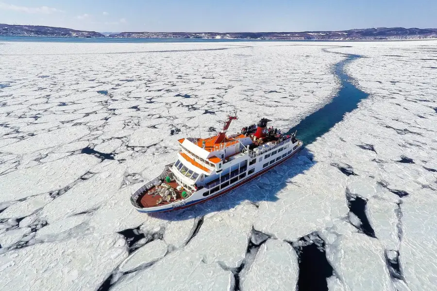 Du thuyền khám phá băng trôi Hokkaido Nhật Bản Du thuyền khám phá băng trôi Hokkaido Nhật Bản