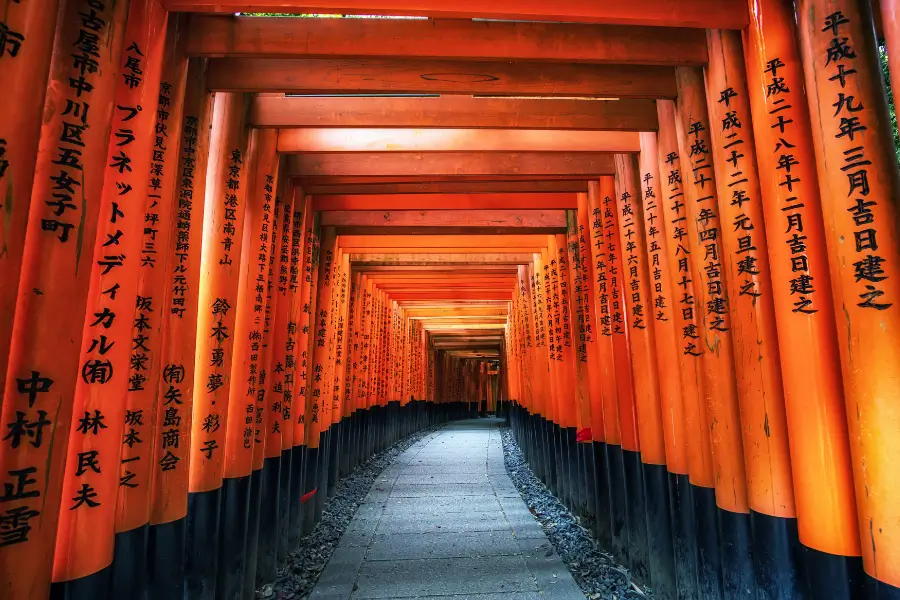 Fushimi Inari Taisha - Khám phá ngôi đền ngàn Cổng Torii nổi tiếng của Nhật Bản
