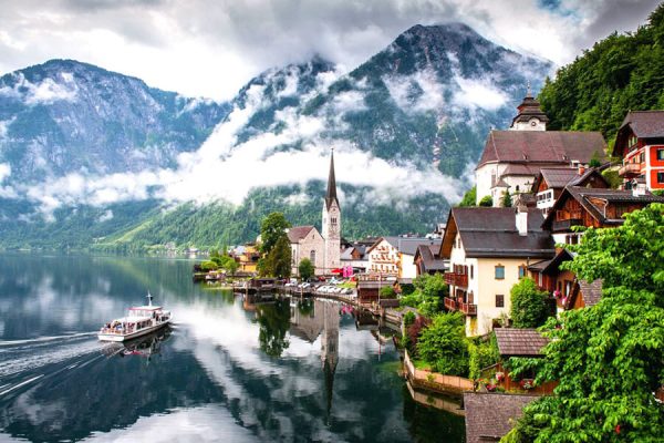 Ghé thăm làng Hallstatt khi du lịch Châu Âu