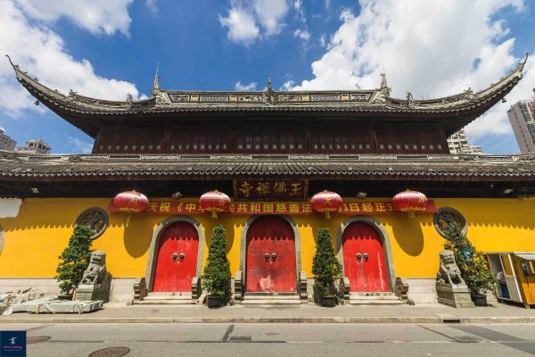 Ghé thăm ngôi chùa nổi tiếng nhất Thượng Hải tour du lịch Trung Quốc
