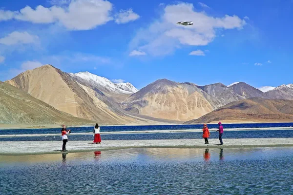 Hồ Pangong Tso - Viên ngọc bích tuyệt đẹp xứ Ladakh