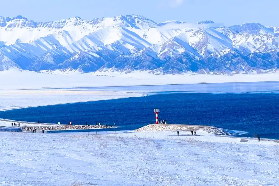 Hồ Sayram viên ngọc xanh của Tân Cương Hồ Sayram viên ngọc xanh của Tân Cương