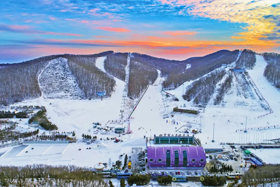 Khu trượt tuyết tại Trường Xuân Khu trượt tuyết tại Trường Xuân