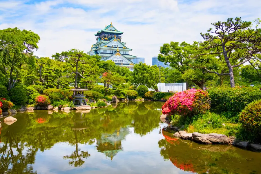 Khuôn viên và cảnh quan quanh lâu đài Osaka