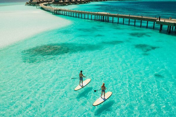 Lướt ván ở Maldives