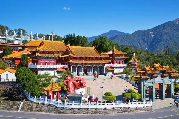 Miếu Văn Võ - Nơi tôn nghiêm bên hồ Nhật Nguyệt