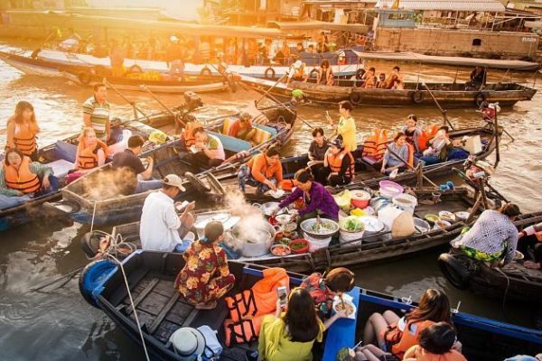 Ngày 2 Tour du lịch miền Tây 4 ngày-Chợ Nổi Cái răng