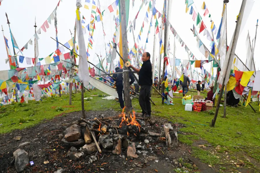 Phong tục bản địa trên đèo Chelela