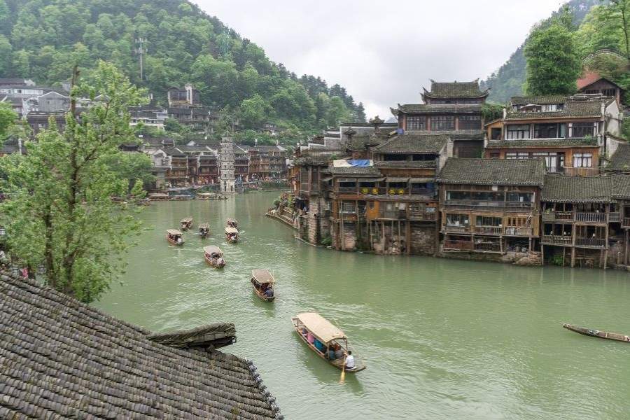 Phượng Hoàng Cổ Trấn