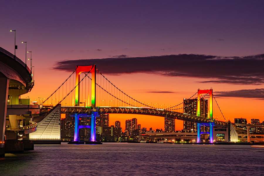 Tham quan cầu cầu vồng rainbow trong tour Tokyo Nhật Bản