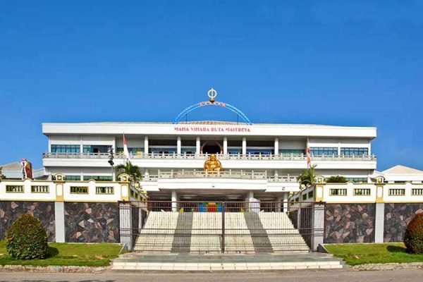 Tham quan chùa Di lặc Vihara Duta Matraya Indonesia