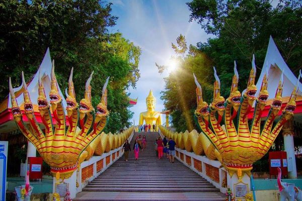 Tham quan đền tâm linh nổi tiếng tại Thái Lan Chùa phật Wat Phra Yai