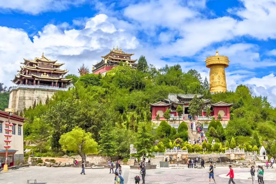 Thành cổ DuKeZong - Nơi sinh sống lâu đời của người Tạng Thành cổ DuKeZong - Nơi sinh sống lâu đời của người Tạng