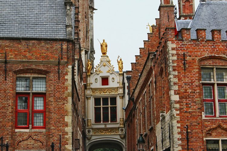 The Blind Donkey street - Con phố nằm giữa trung tâm Bruges - Tour du lịch Châu Âu