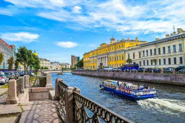 Tour Du Lịch Nga - du thuyền trên sông Neva