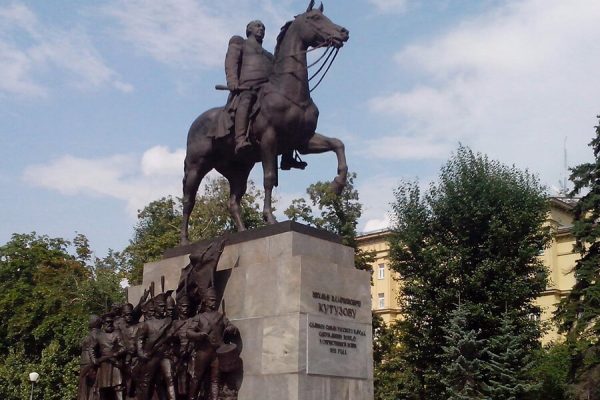 Tượng Kutuzov - Tour Matxcova -  St.Petersburg Nga