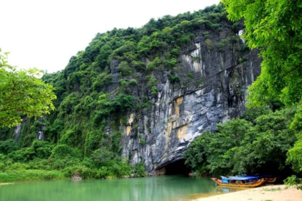 cửa động Phong Nha ở Quảng Bình