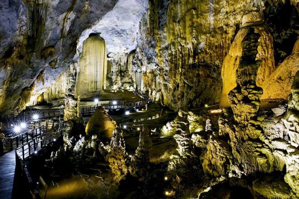 Đặt tour du lịch Đà Nẵng khởi hành từ Tp. Hồ Chí Minh - Động Thiên Đường