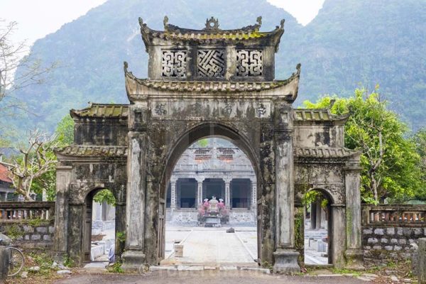 Đặt tour du lịch Ninh Bình đi từ Hà Nội: Đền Thái Vi