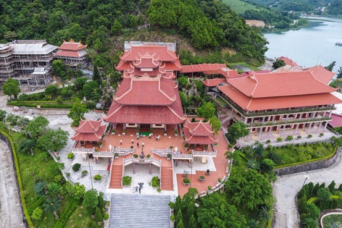 den-cua-ong-tour-hanh-huong-xuan-moi