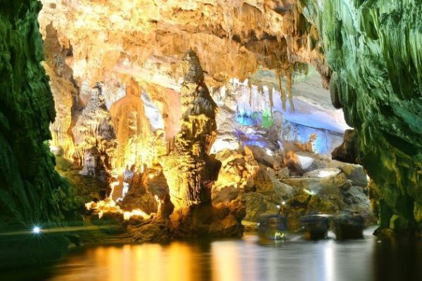 Động Phong Nha ở Quảng Bình