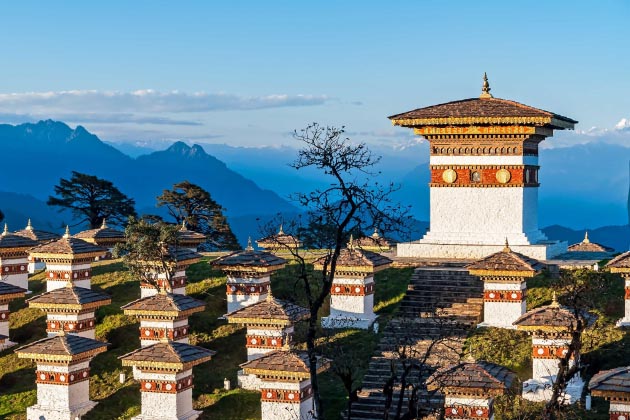 Du lịch Bhutan đèo Dochula