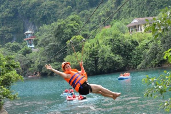 Đu Zipline tại Quảng Bình