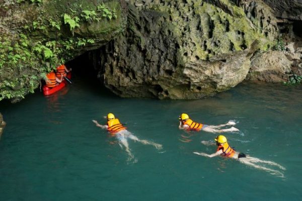 Khám phá Hang Tối tại Quảng Bình