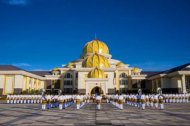 Lịch trình tour du lịch Singapore - Malaysia - Indonesia 5 ngày - Cung điện Hoàng Gia