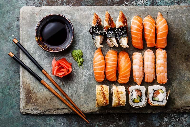 Món ăn đặc sản ngon nổi tiếng hấp dẫn ở Nhật Bản - Sushi