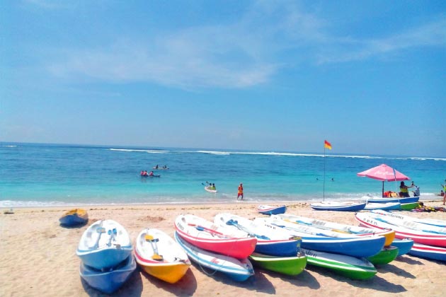 Tắm biển Bali