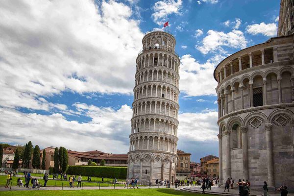 tháp nghiêng Pisa