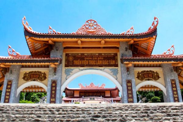 thien-vien-truc-lam-giac-lam-tour-hanh-huong-xuan-moi