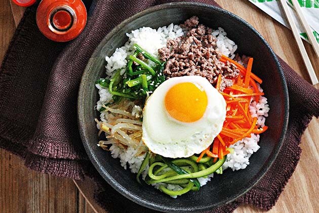 Top 22 món đặc sản ngon nức tiếng ở Hàn Quốc - Cơm trộn (Bibimbap)